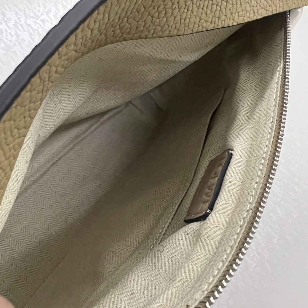 Loewe T Pouch Series