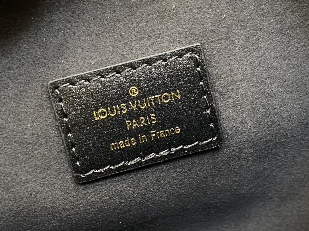 Louis Vuitton M82885 Noé shoulder bag