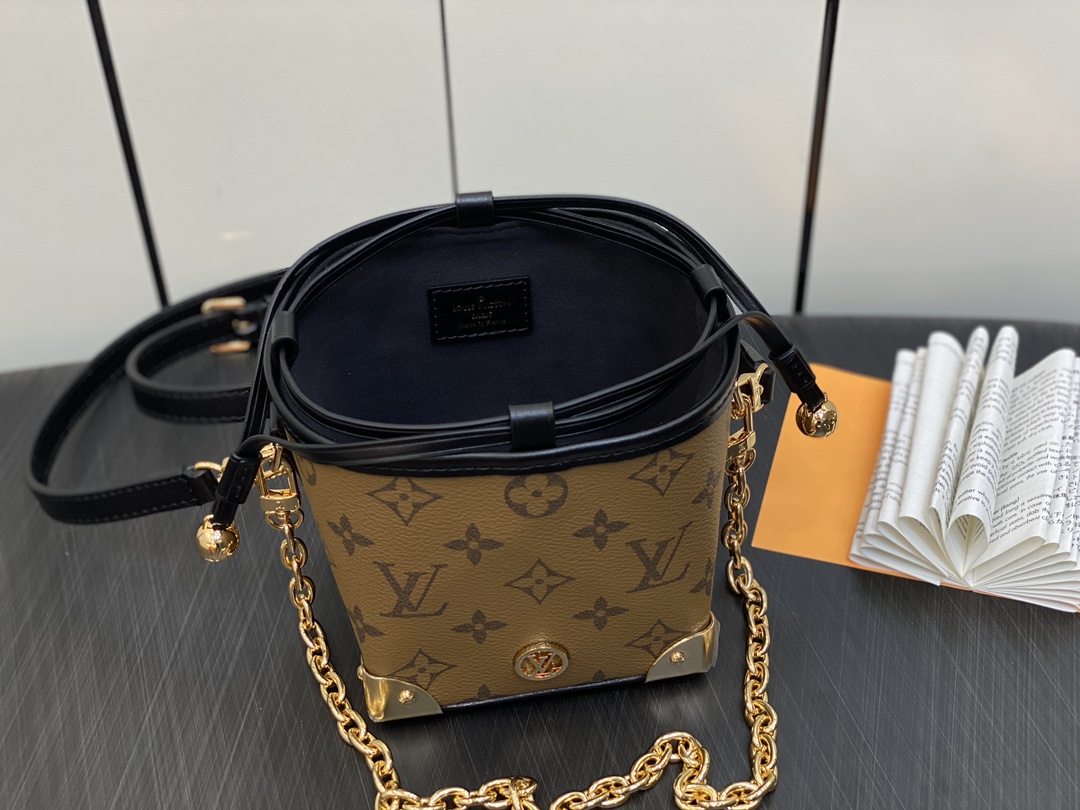 Louis Vuitton M82885 Noé shoulder bag