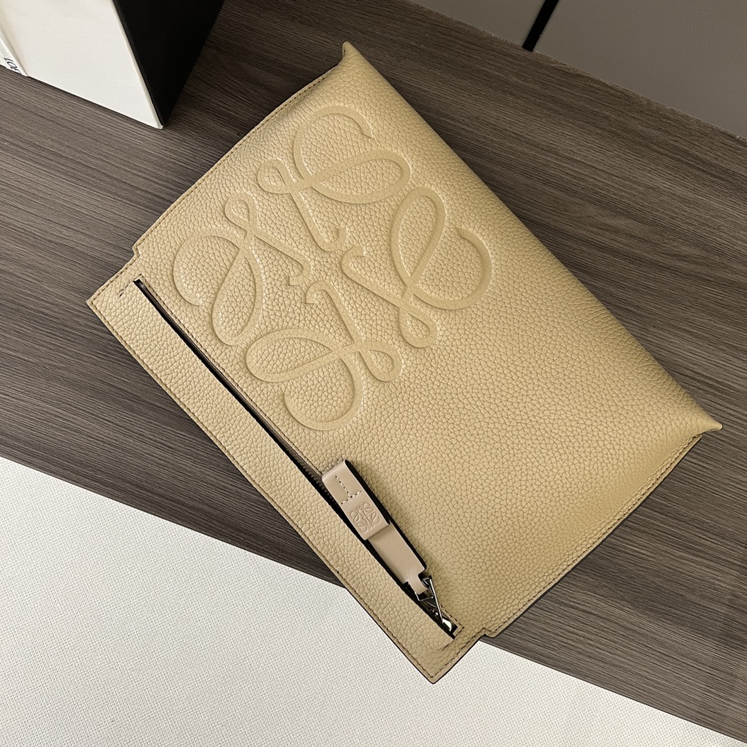 Loewe T Pouch Series