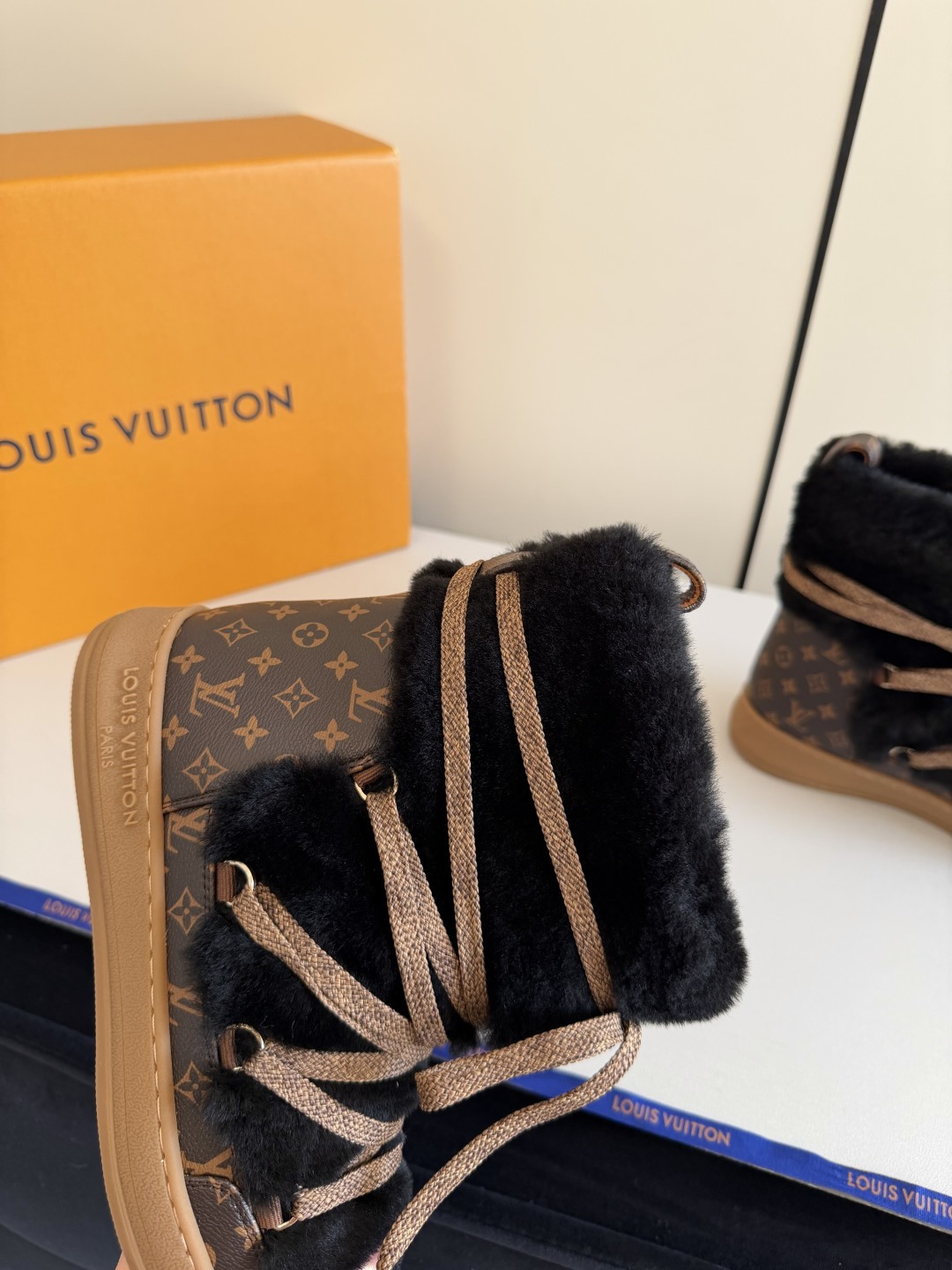 LOUIS VUITTON 1AIV13 New LV Cloud Lace-Up Ankle Boot Sneaker