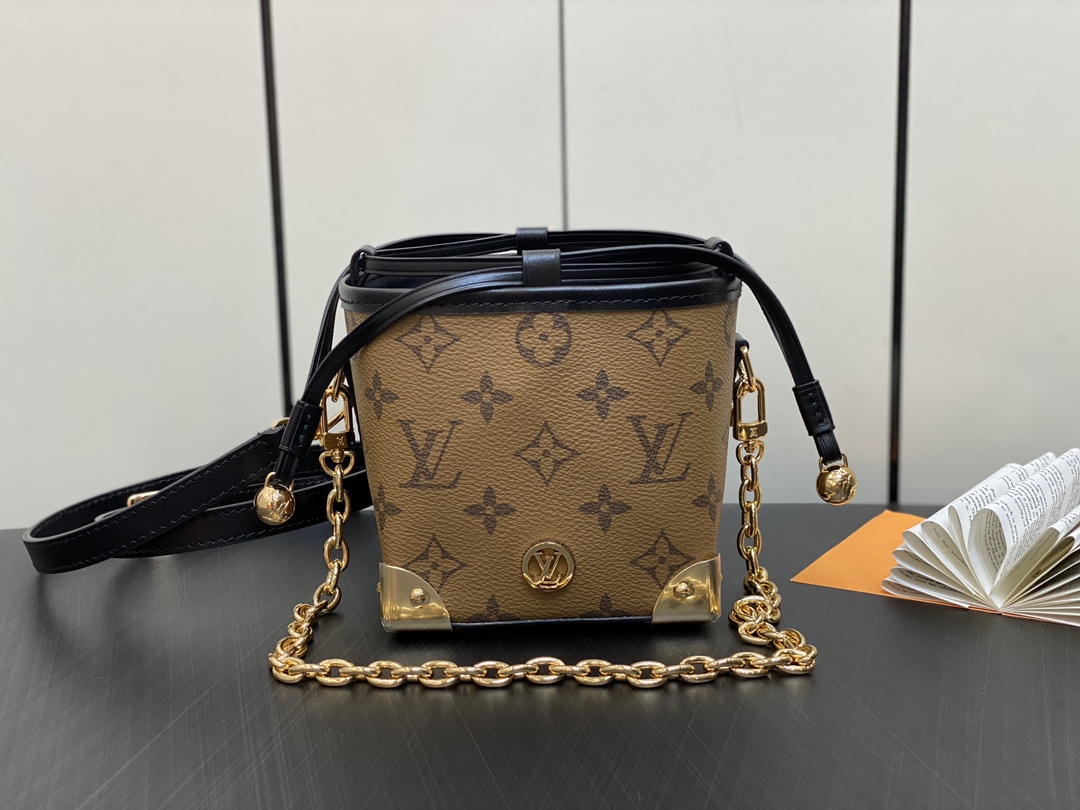 Louis Vuitton M82885 Noé shoulder bag