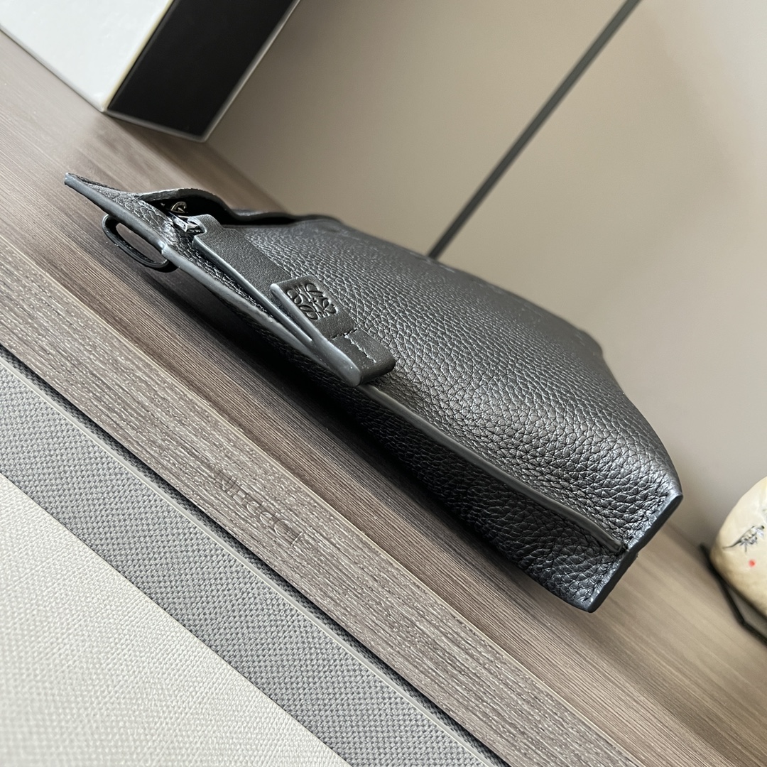 Loewe T Pouch Series