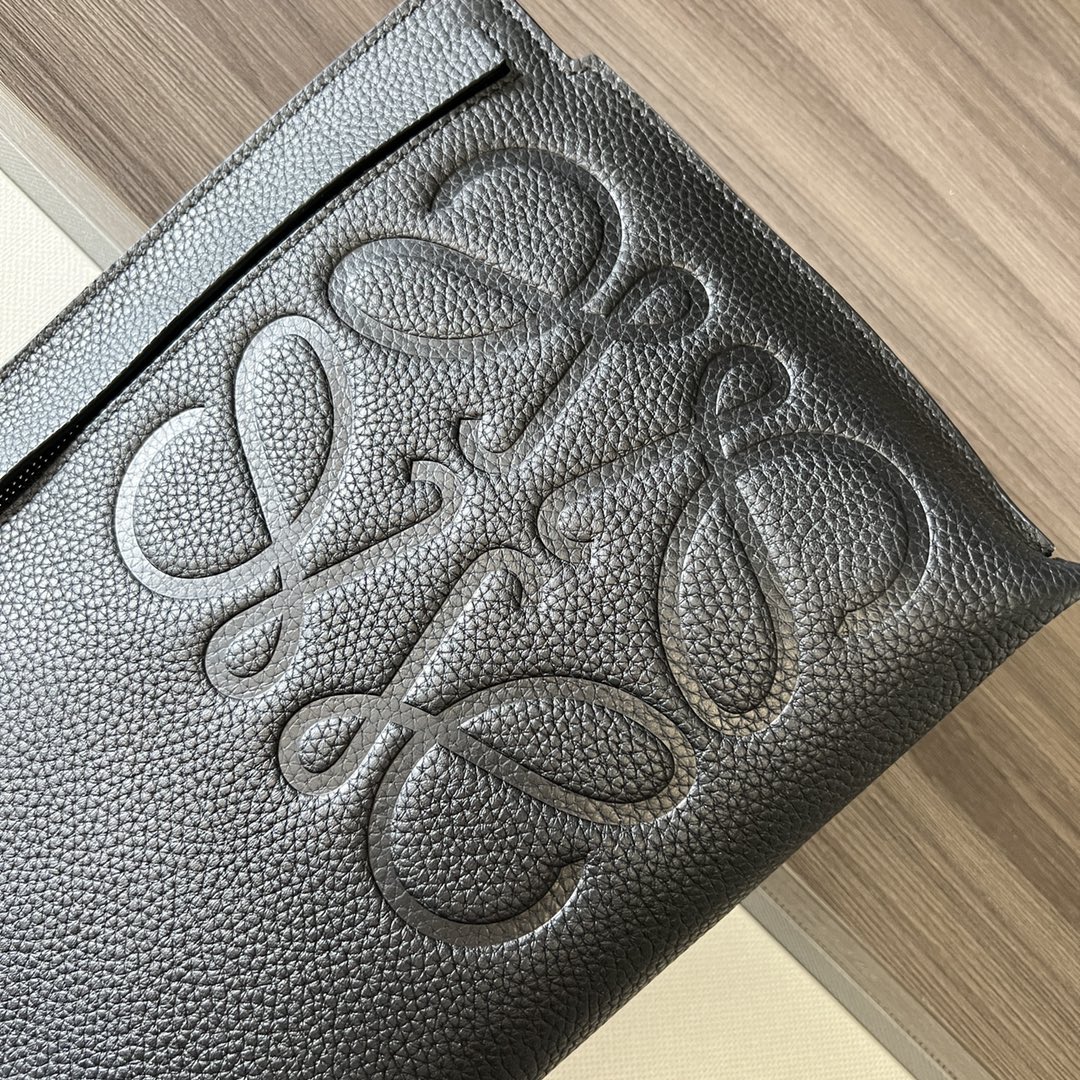 Loewe T Pouch Series