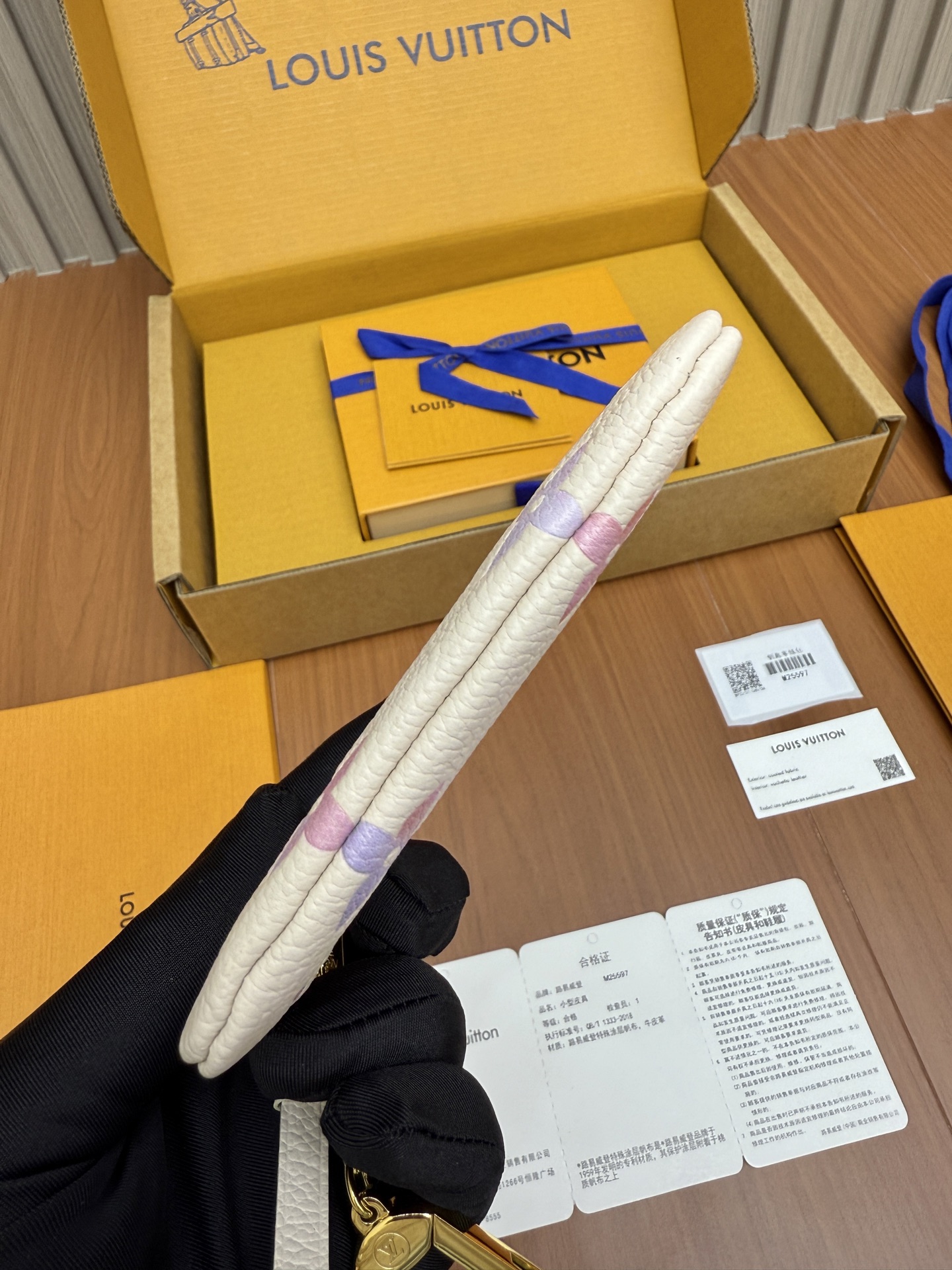 LOUIS VUITTON M25597 Key Pouch