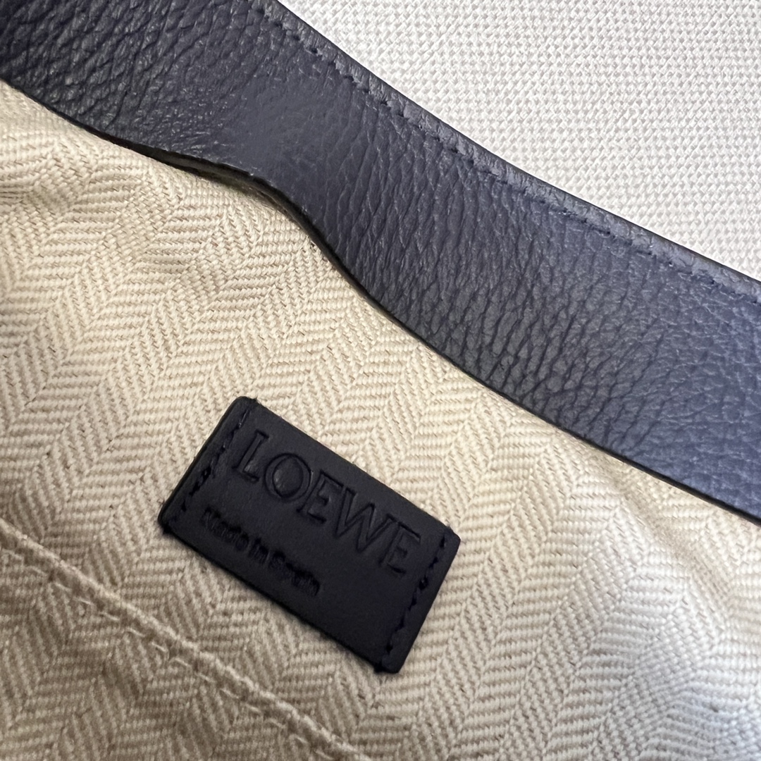 Loewe T Pouch Series