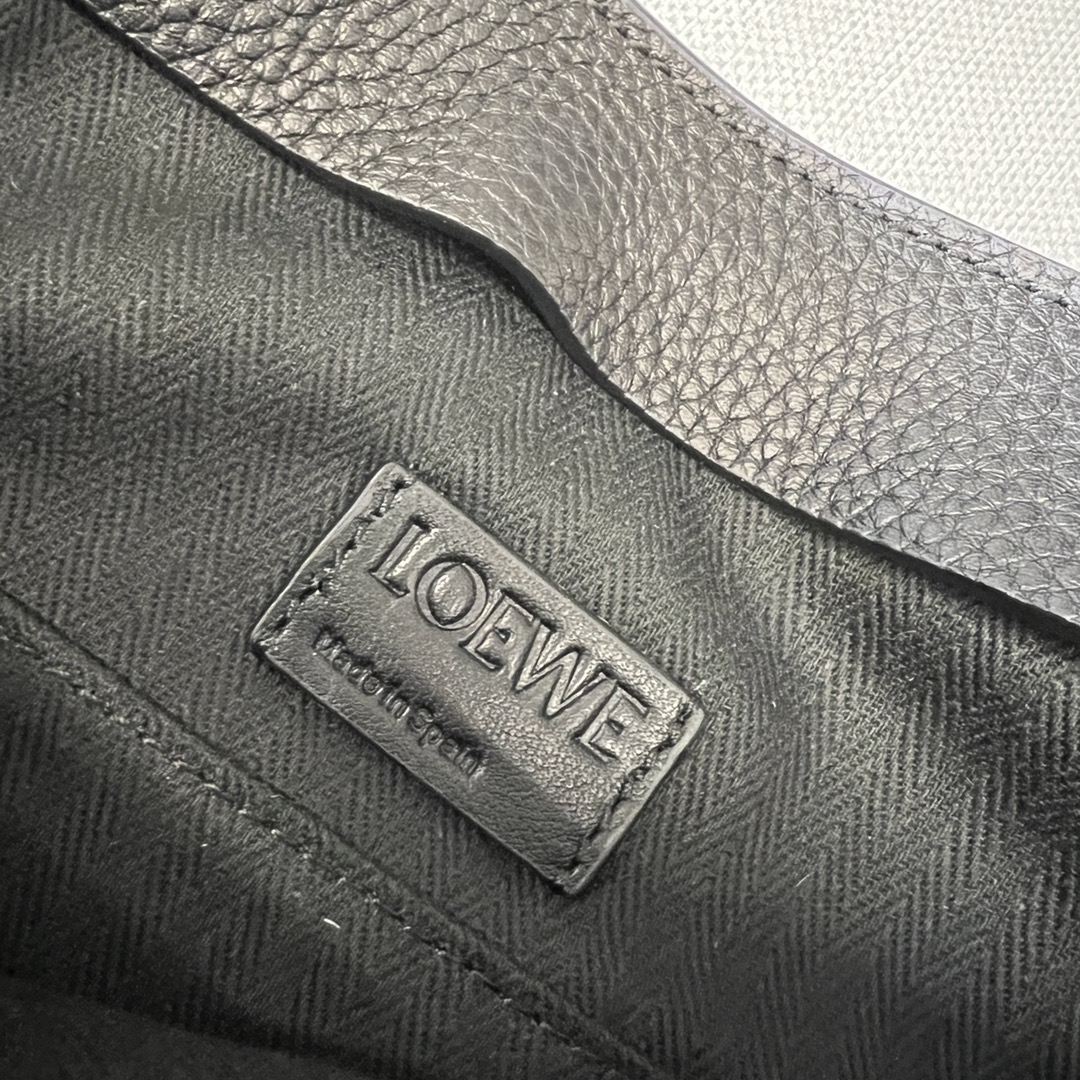 Loewe T Pouch Series