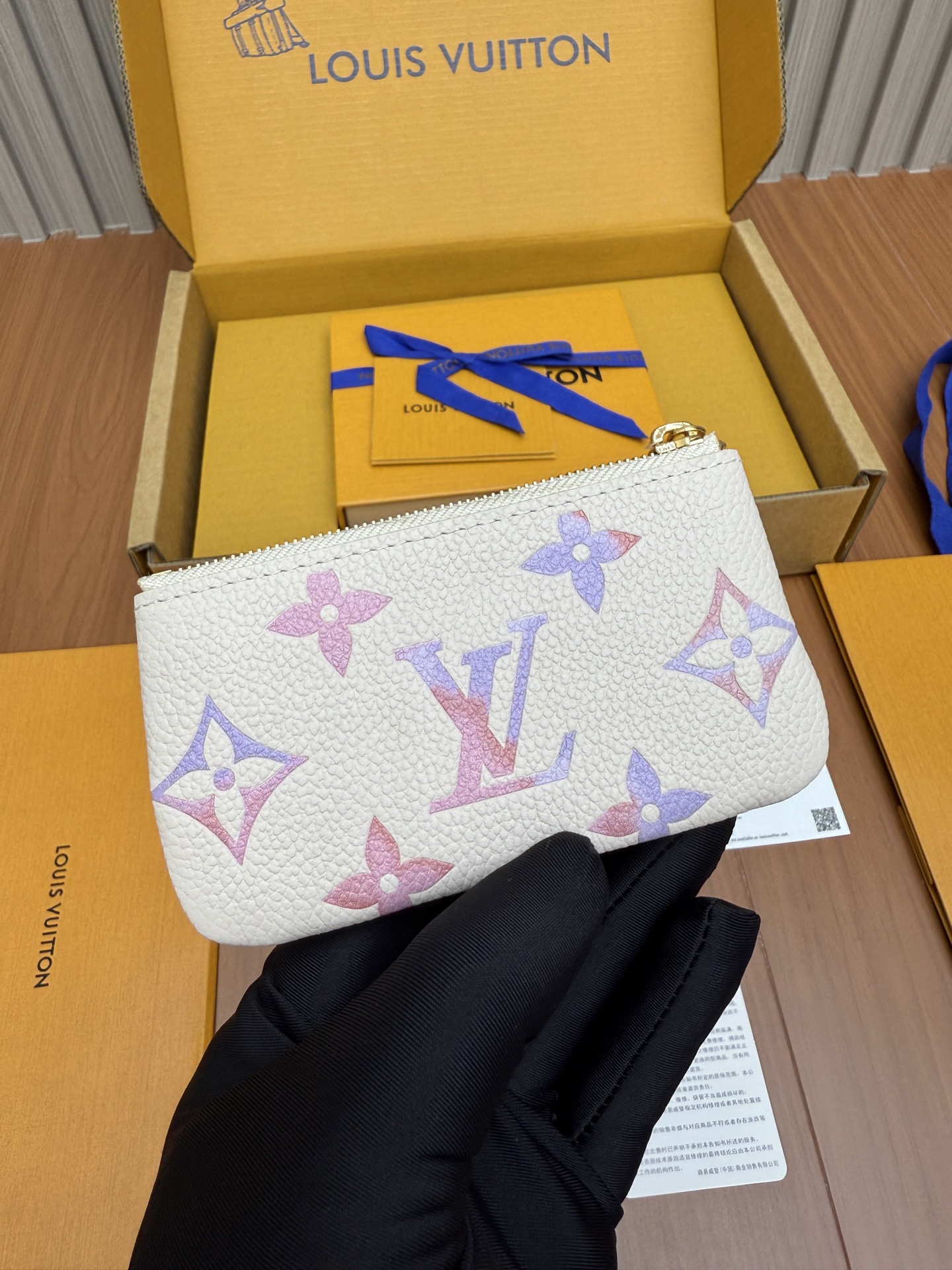 LOUIS VUITTON M25597 Key Pouch