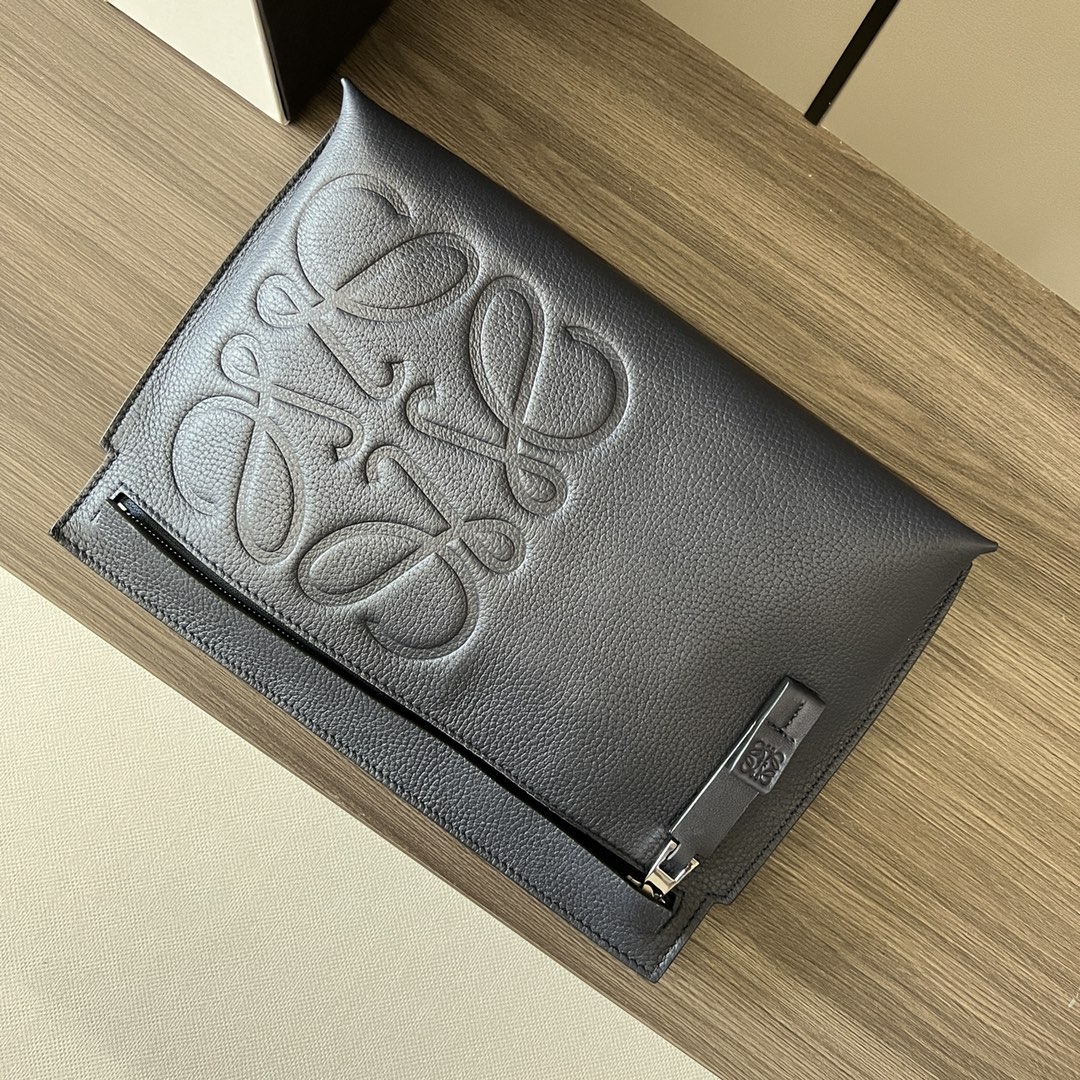 Loewe T Pouch Series