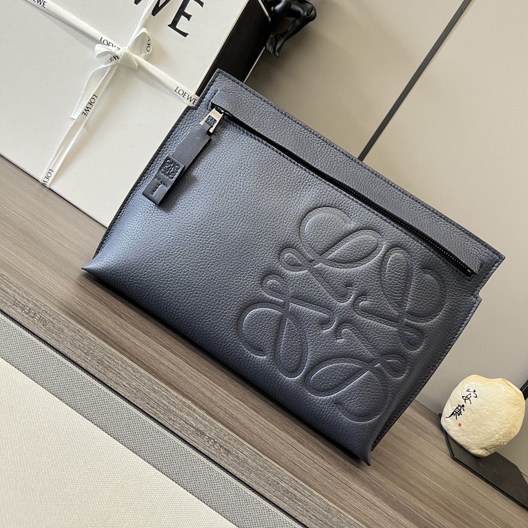 Loewe T Pouch Series