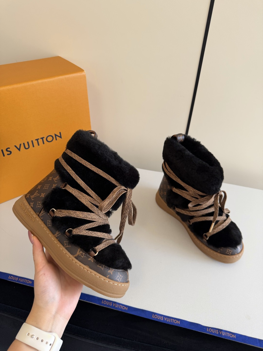 LOUIS VUITTON 1AIV13 New LV Cloud Lace-Up Ankle Boot Sneaker