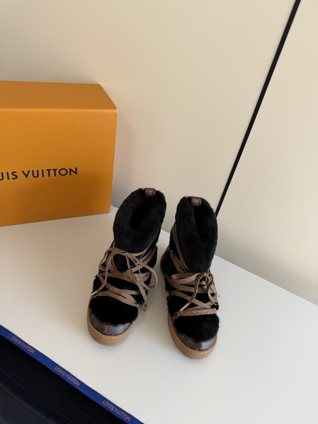 LOUIS VUITTON 1AIV13 New LV Cloud Lace-Up Ankle Boot Sneaker