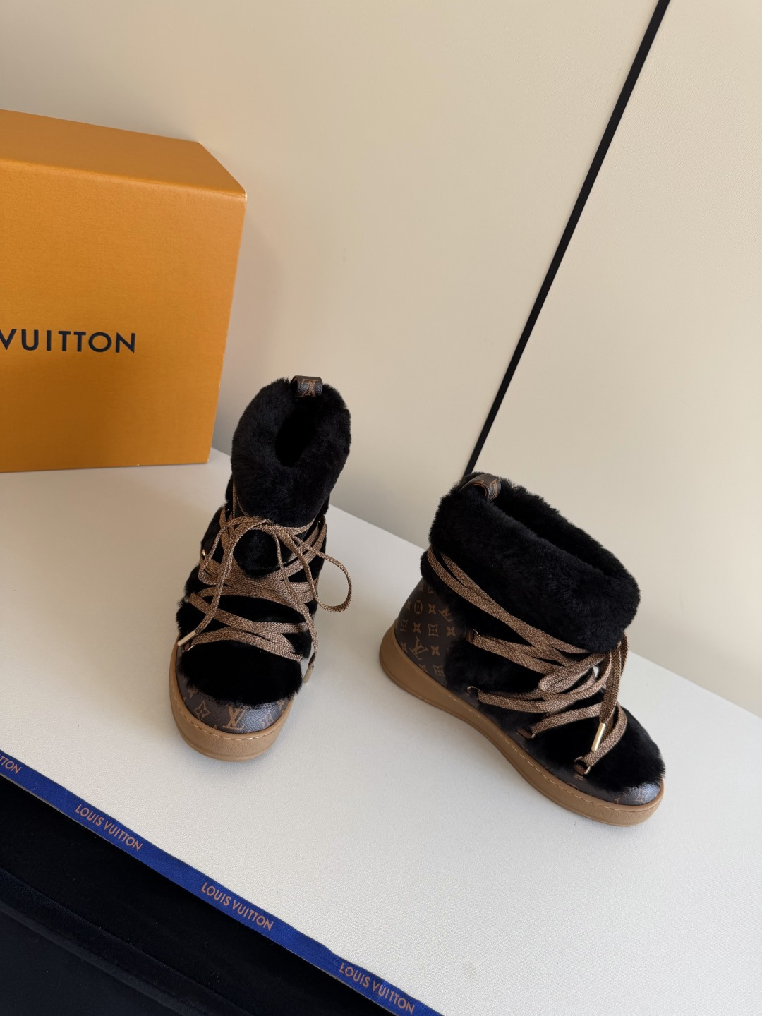 LOUIS VUITTON 1AIV13 New LV Cloud Lace-Up Ankle Boot Sneaker