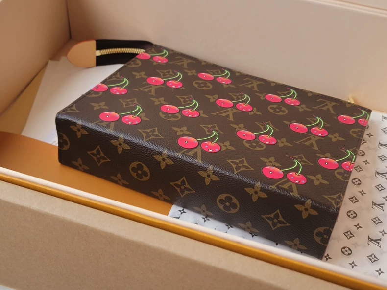 LOUIS VUITTON M14372 LV x TM Toiletry Pouch