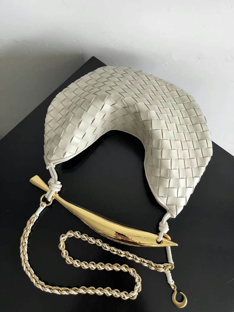 BOTTEGA VENETA intrecciato leather shoulder bag