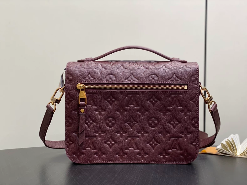 LOUIS VUITTON M25939 Pochette Metis MM