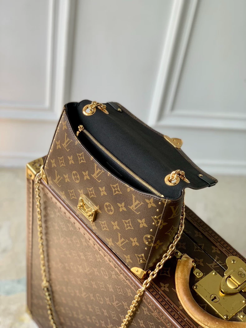 LOUIS VUITTON M27266 New Trunkie East West
