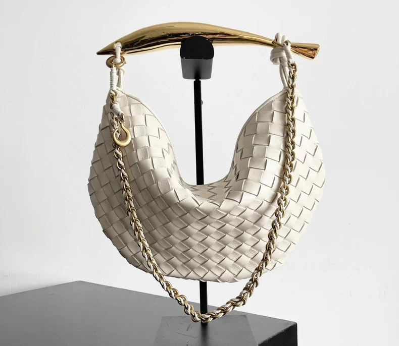 BOTTEGA VENETA intrecciato leather shoulder bag