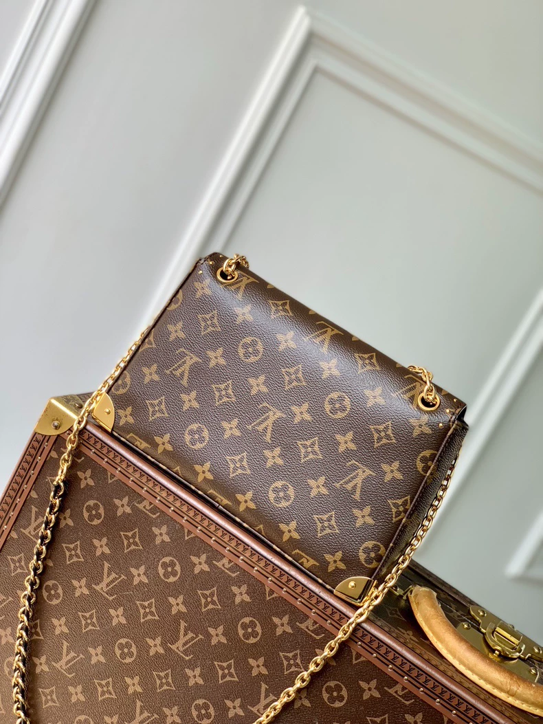 LOUIS VUITTON M27266 New Trunkie East West