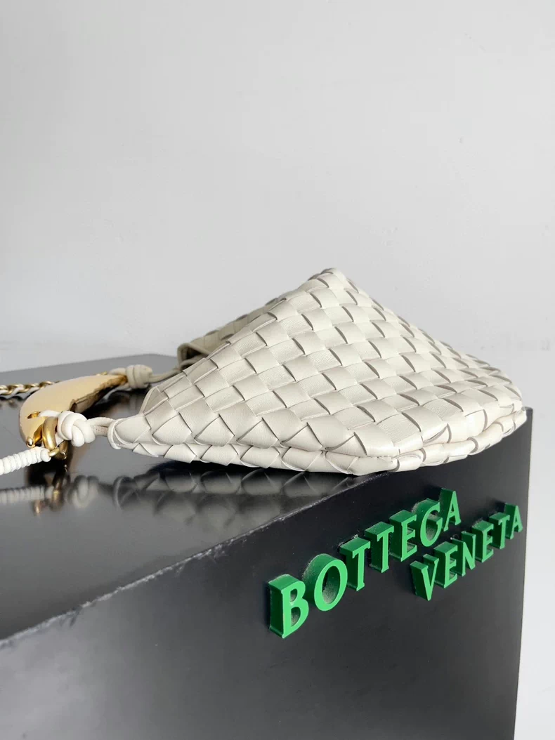 BOTTEGA VENETA intrecciato leather shoulder bag