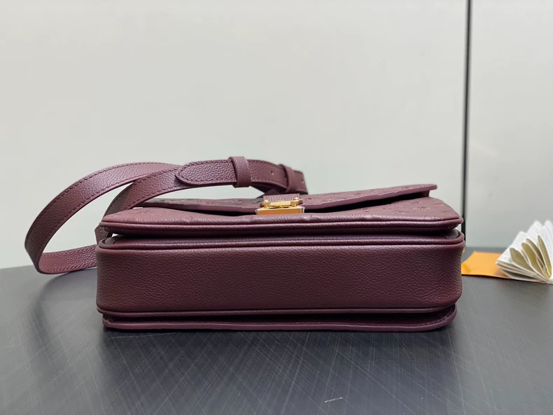 LOUIS VUITTON M25939 Pochette Metis MM