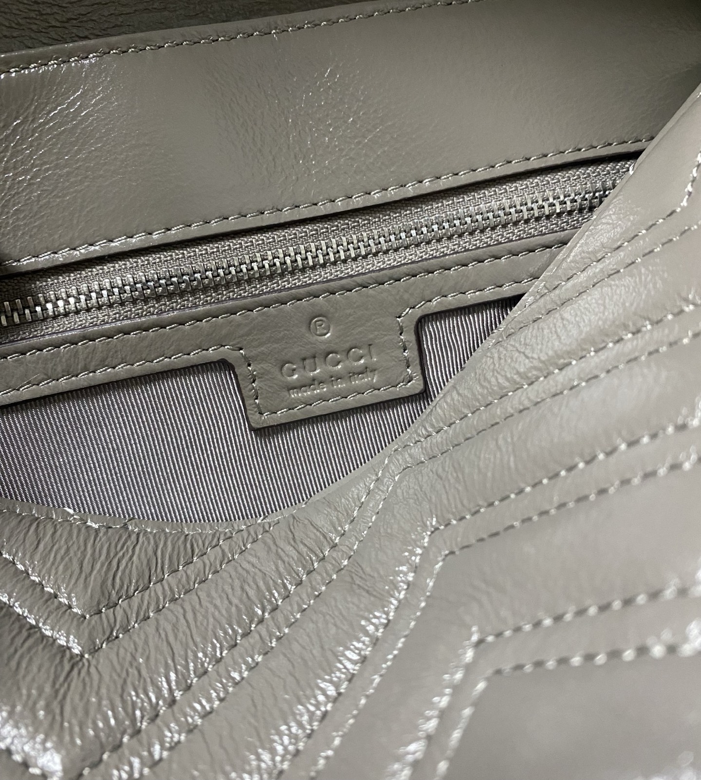 Gucci GG Marmont Medium Shoulder Bag