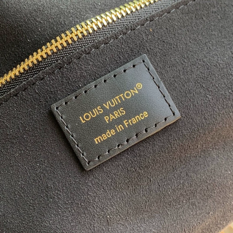 LOUIS VUITTON M27266 New Trunkie East West