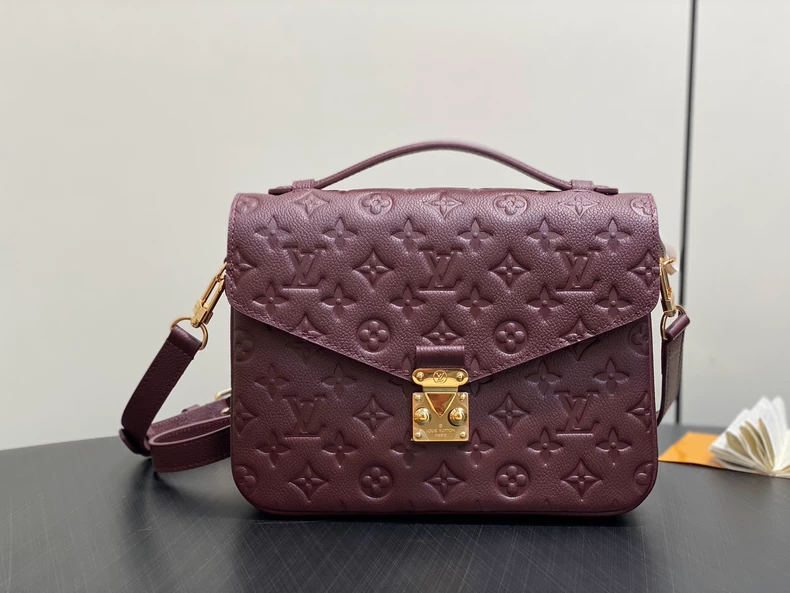 LOUIS VUITTON M25939 Pochette Metis MM