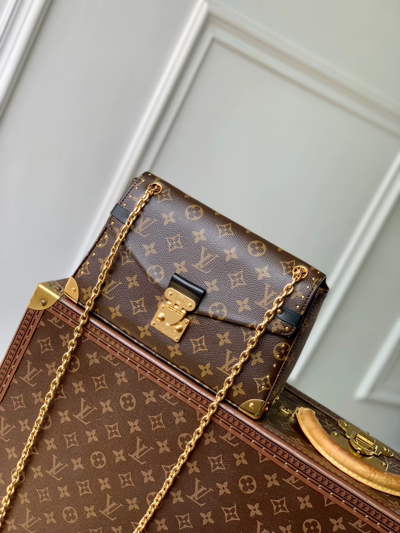 LOUIS VUITTON M27266 New Trunkie East West