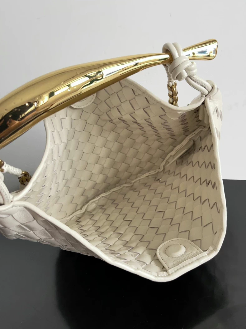 BOTTEGA VENETA intrecciato leather shoulder bag