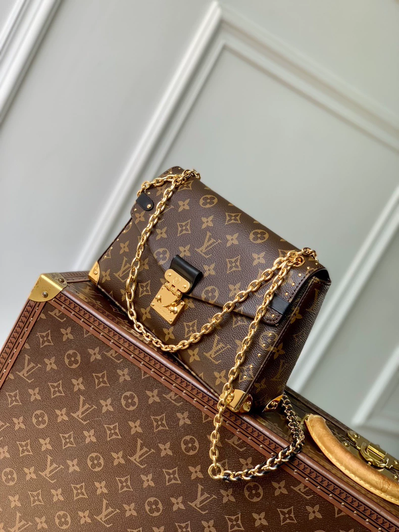 LOUIS VUITTON M27266 New Trunkie East West