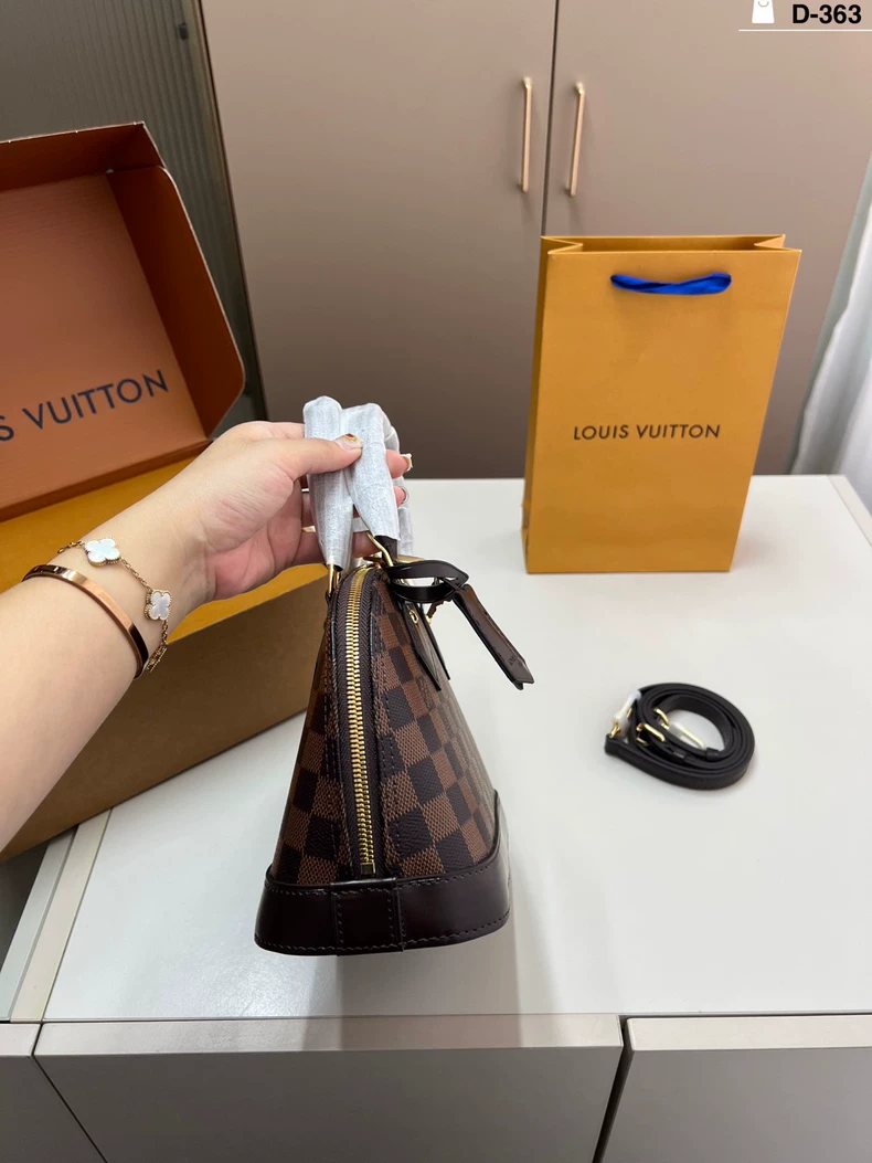 LOUIS VUITTON Alma Damier Ebene bag MM