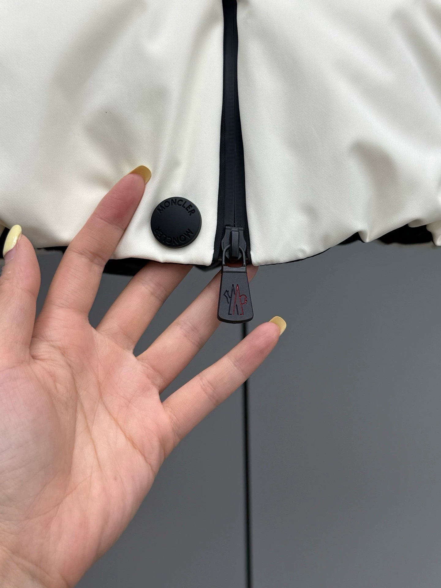 Moncler TOLIMA Women’s Slim-Fit Ski Down Jacket – 2025 Fall/Winter Collection