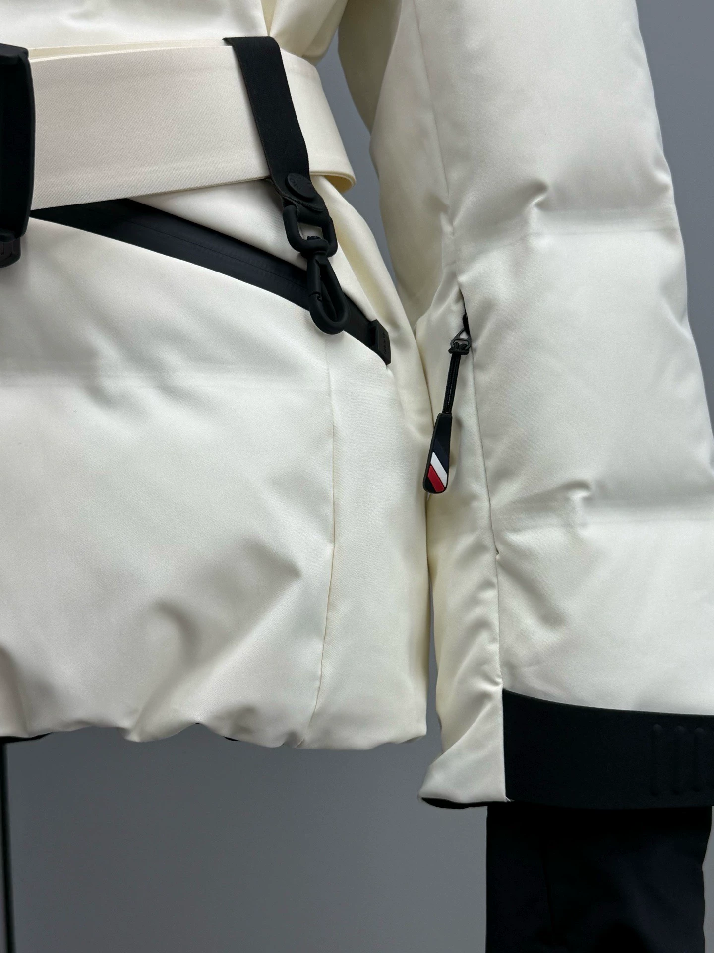 Moncler TOLIMA Women’s Slim-Fit Ski Down Jacket – 2025 Fall/Winter Collection