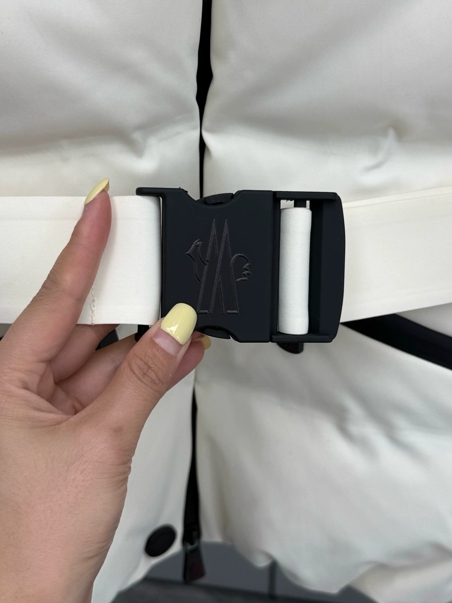 Moncler TOLIMA Women’s Slim-Fit Ski Down Jacket – 2025 Fall/Winter Collection