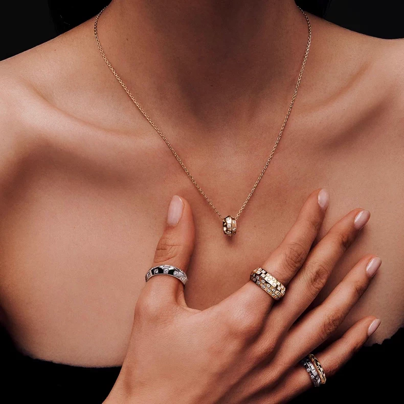 LOUIS VUITTON Q03889 Le Damier de Louis Vuitton Pendant, White Gold and Diamonds