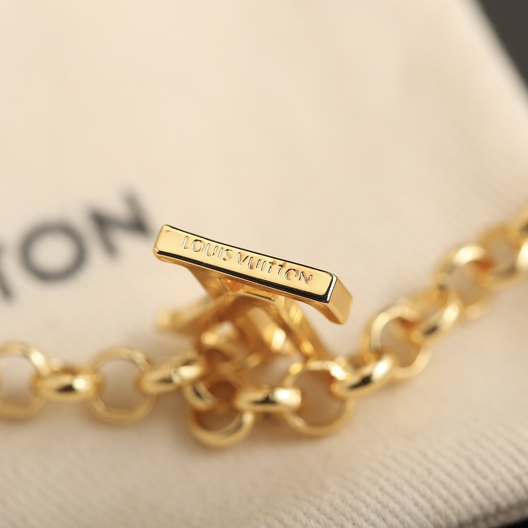 LOUIS VUITTON M02804 LV x TM Cerise Necklace