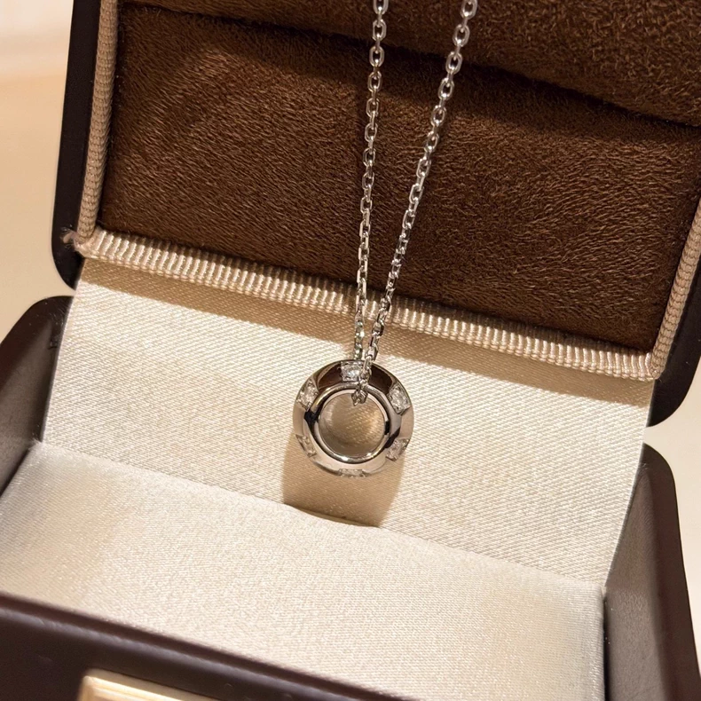 LOUIS VUITTON Q03889 Le Damier de Louis Vuitton Pendant, White Gold and Diamonds