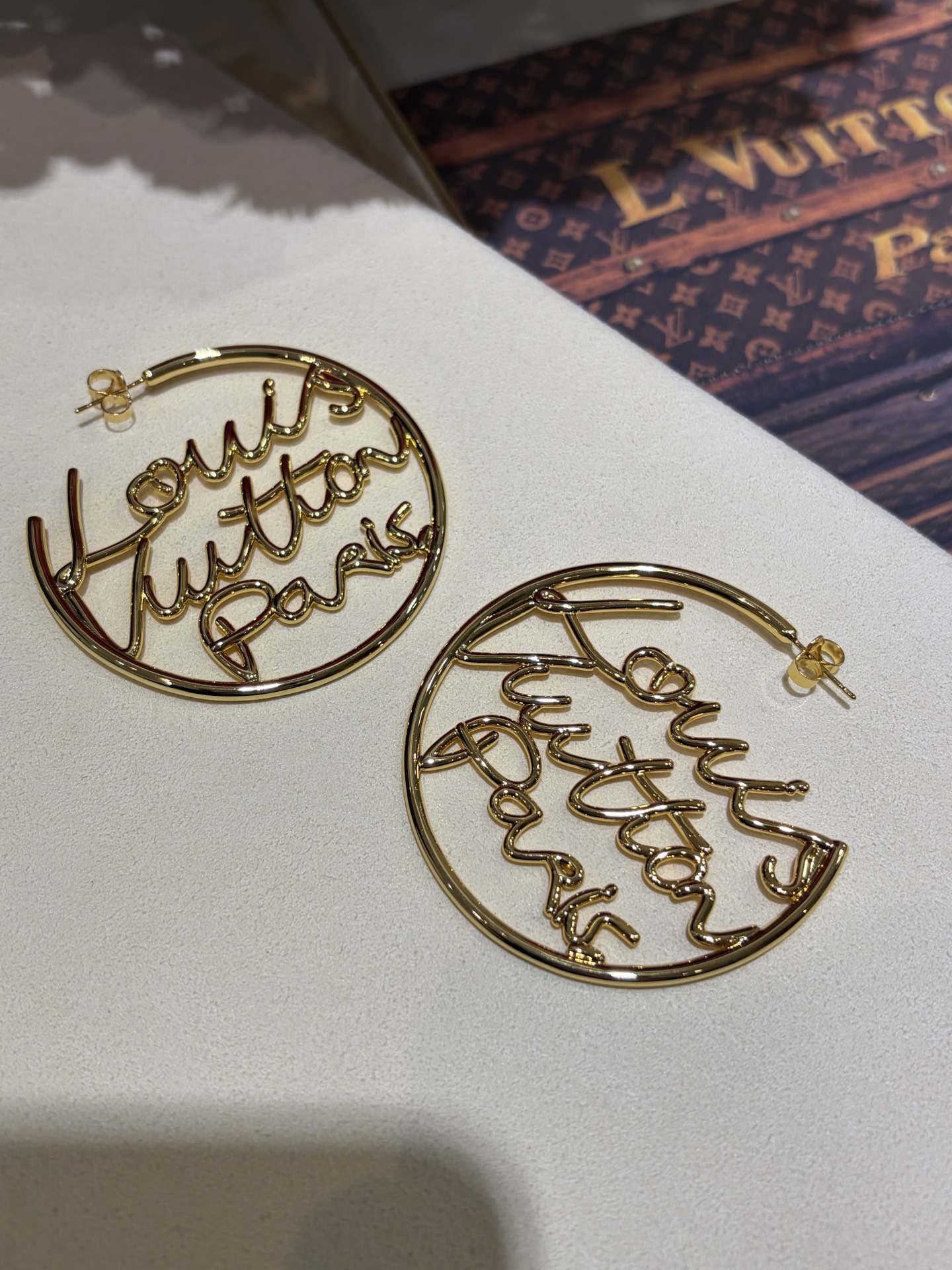 LOUIS VUITTON M03239 LV Script Earrings