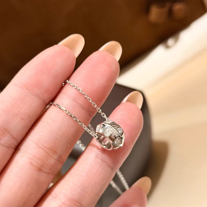 LOUIS VUITTON Q03889 Le Damier de Louis Vuitton Pendant, White Gold and Diamonds