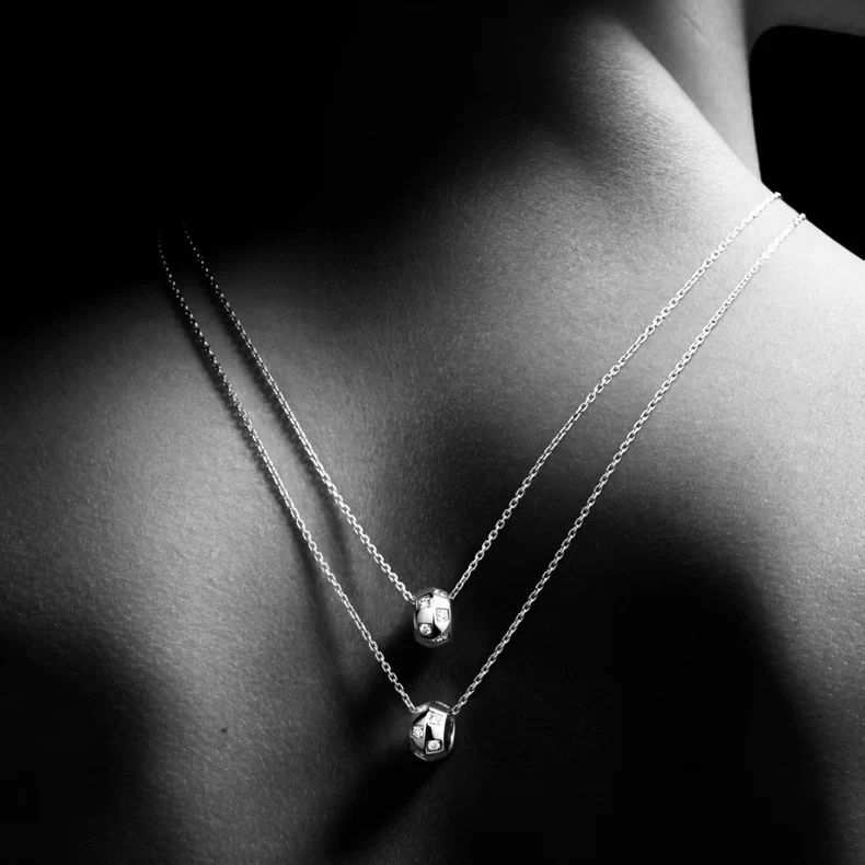 LOUIS VUITTON Q03889 Le Damier de Louis Vuitton Pendant, White Gold and Diamonds