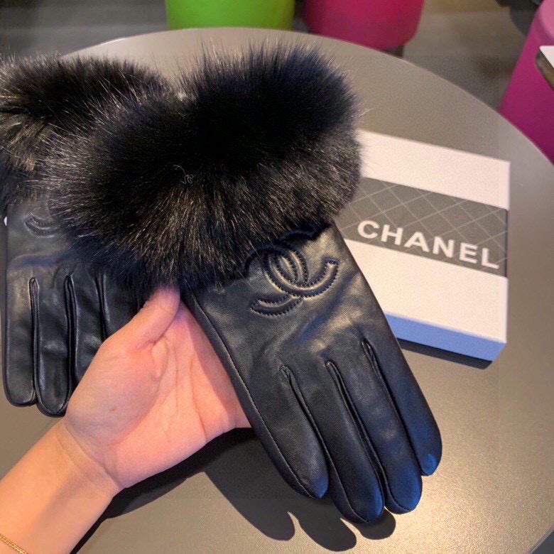Chanel 2025 Autumn/Winter Fox Fur Leather Gloves – Touchscreen Compatible