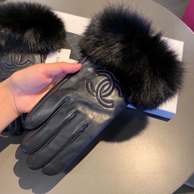 Chanel 2025 Autumn/Winter Fox Fur Leather Gloves – Touchscreen Compatible