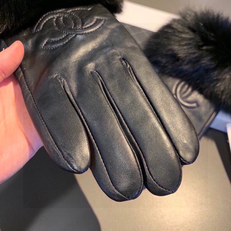 Chanel 2025 Autumn/Winter Fox Fur Leather Gloves – Touchscreen Compatible