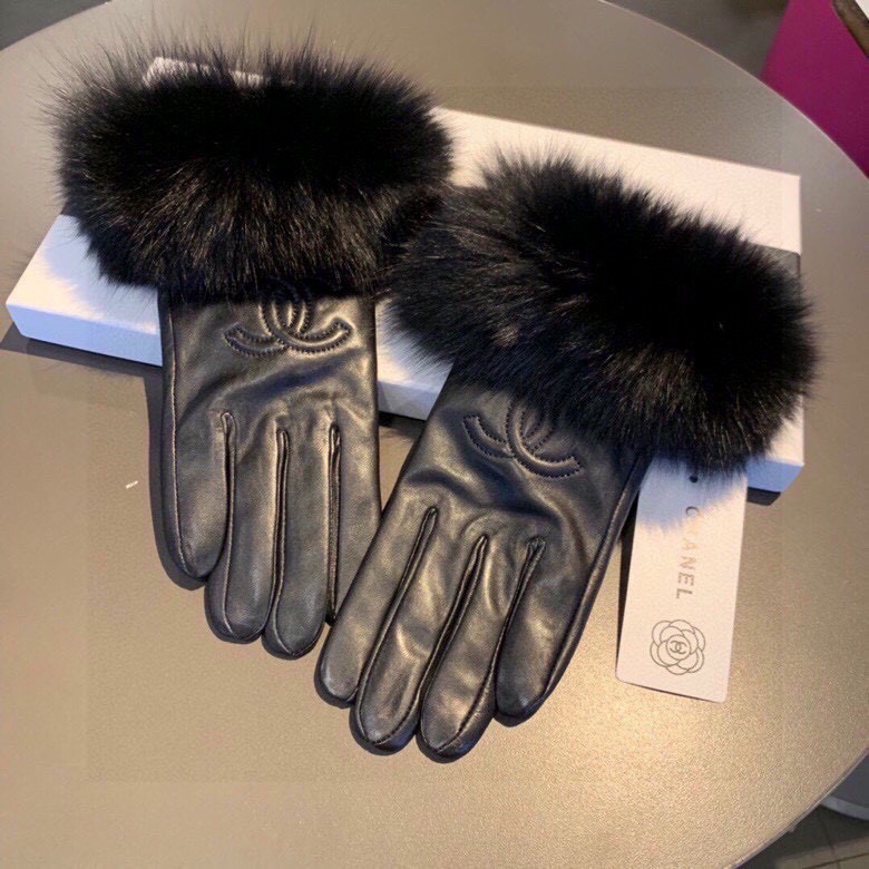Chanel 2025 Autumn/Winter Fox Fur Leather Gloves – Touchscreen Compatible
