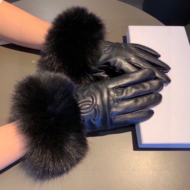 Chanel 2025 Autumn/Winter Fox Fur Leather Gloves – Touchscreen Compatible