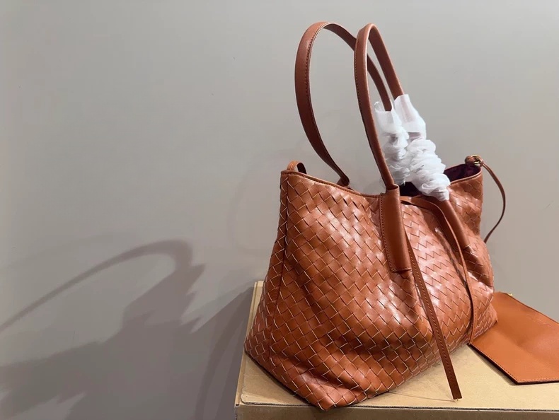 Bottega Veneta Intrecciato Leather Tote Bag