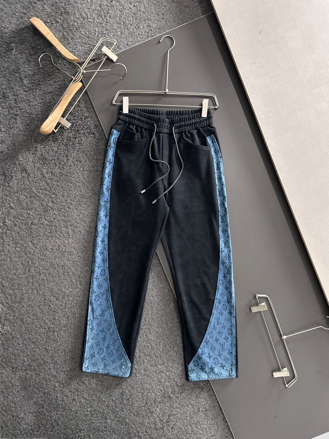 LV 2025 Fall/Winter New Casual Pants