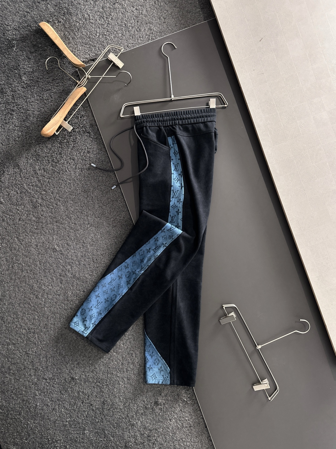 LV 2025 Fall/Winter New Casual Pants