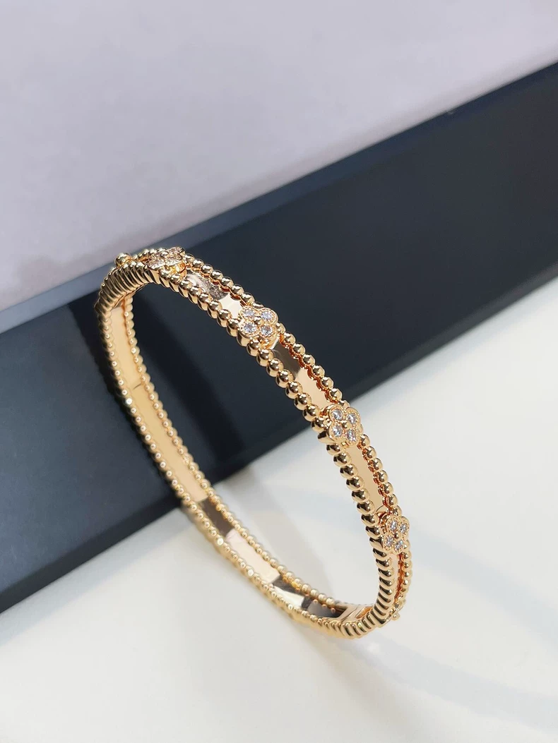 Van Cleef & Arpels Narrow Four-Flower Full-Pavé Kaleidoscope Bracelet